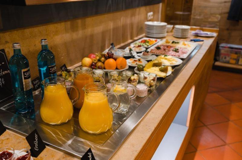 Hotel-Gasthof Weisses Ross Schwaig bei Nürnberg Eksteriør bilde