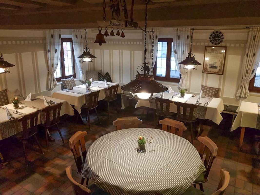 Hotel-Gasthof Weisses Ross Schwaig bei Nürnberg Eksteriør bilde