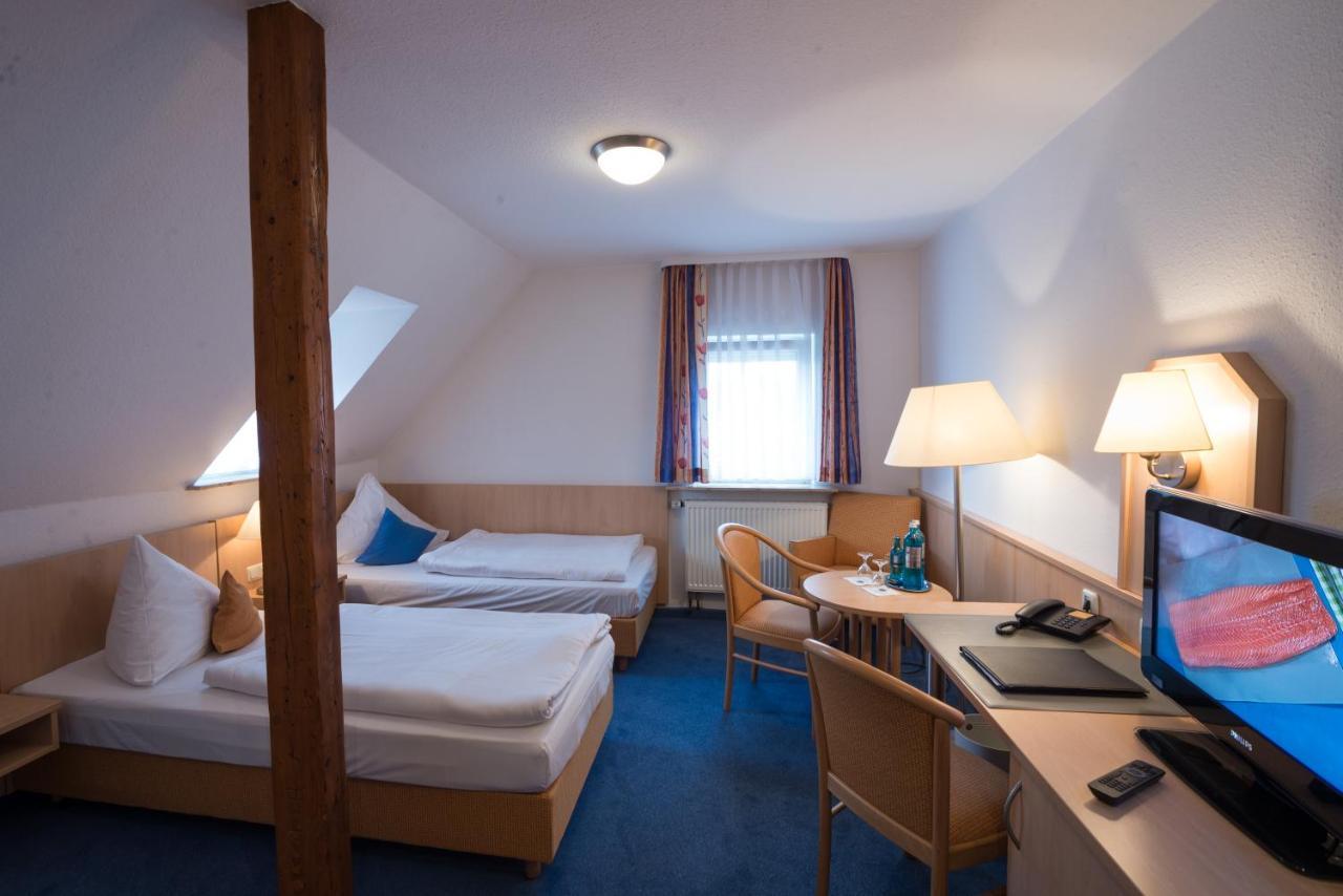 Hotel-Gasthof Weisses Ross Schwaig bei Nürnberg Eksteriør bilde